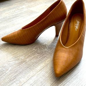 Chic croc embossed nude heels